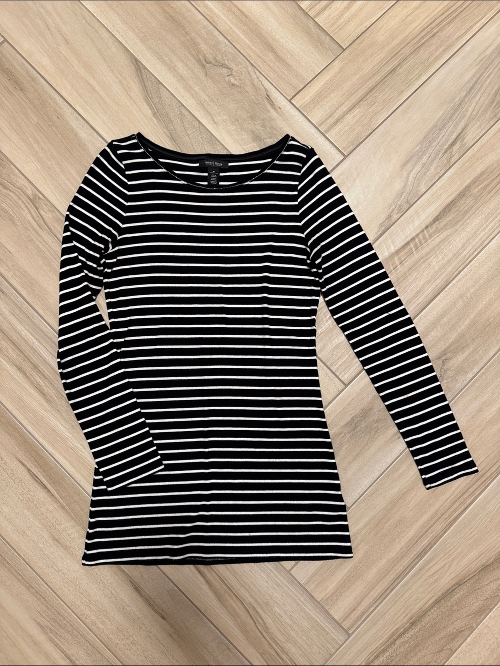 White House Black Market Black & White Stripe Long-Sleeve Women's Top/Tunic
